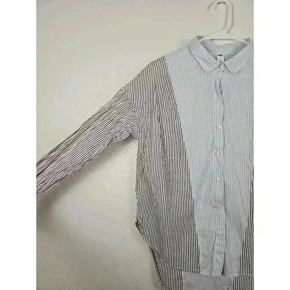 Old Navy Womens Gray White Light Blue Striped Long Sleeve Button Down Shirt - Picture 2 of 7